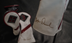 LPGA Player - Beth Daniel
Reserve customCustom Reserve - 
Body - Pure White 
Pattern - vintage stripe in red patent
Piping - Bulls eye red
Side Panel - stealth black